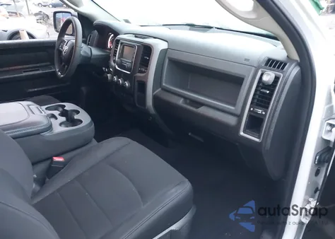 2019 Ram 1500 Classic Express 4X4 6'4 Box z USA, uszkodzony, nr VIN 1C6RR7FG7KS504201